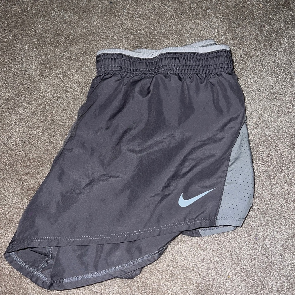 Nike Gray Shorts in Women’s Large